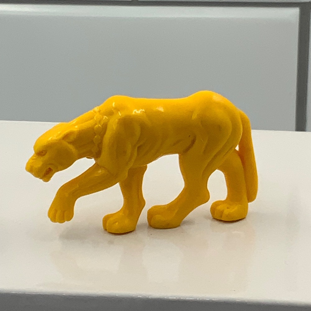 Vintage 1993 DC Comics Catwoman Yellow Panther Figure Prowling Plastic Toy 2.25"